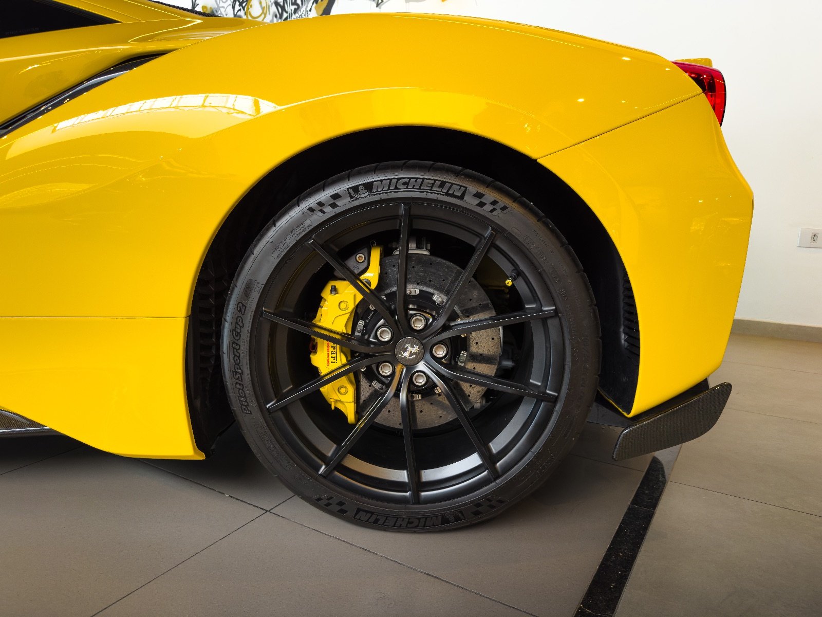 Ferrari 488 Pista 2019 Amarelo — foto 11