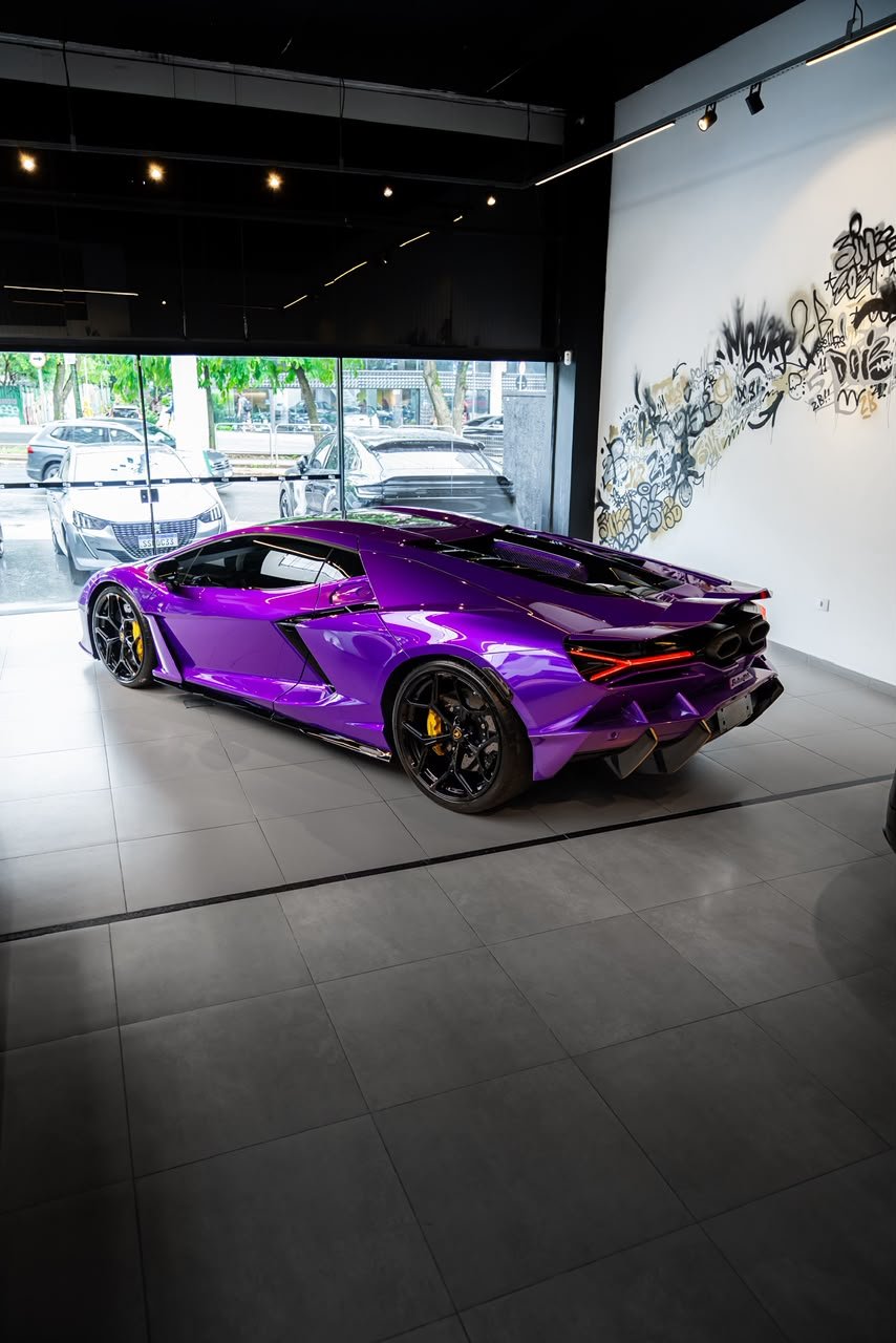 Lamborghini Revuelto 2024 Roxo — foto 4