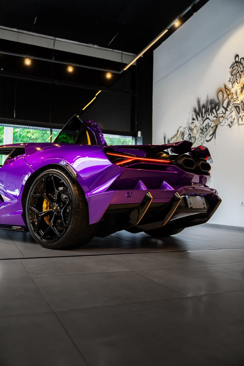 Lamborghini Revuelto 2024 Roxo — foto 7