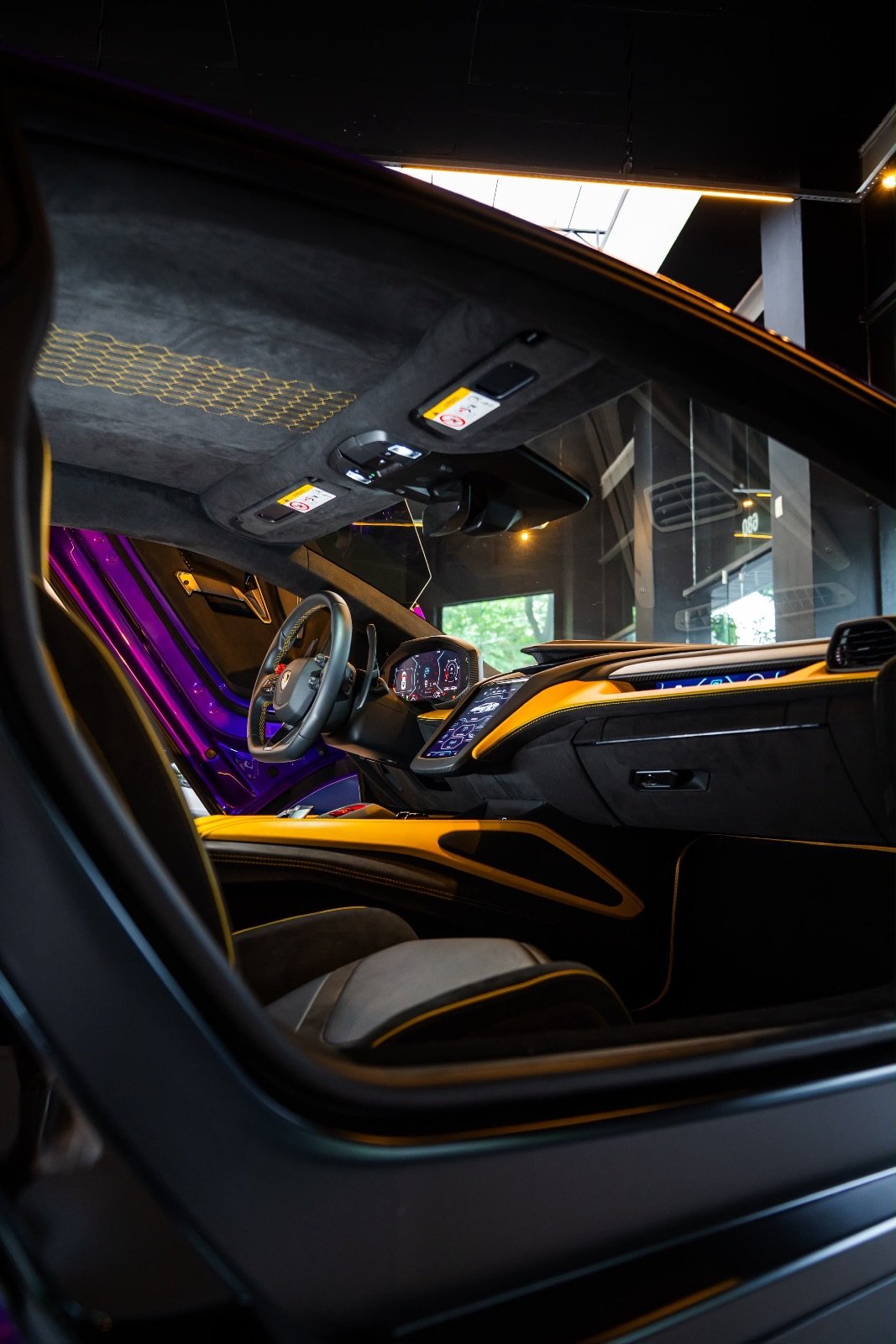 Lamborghini Revuelto 2024 Roxo — foto 12