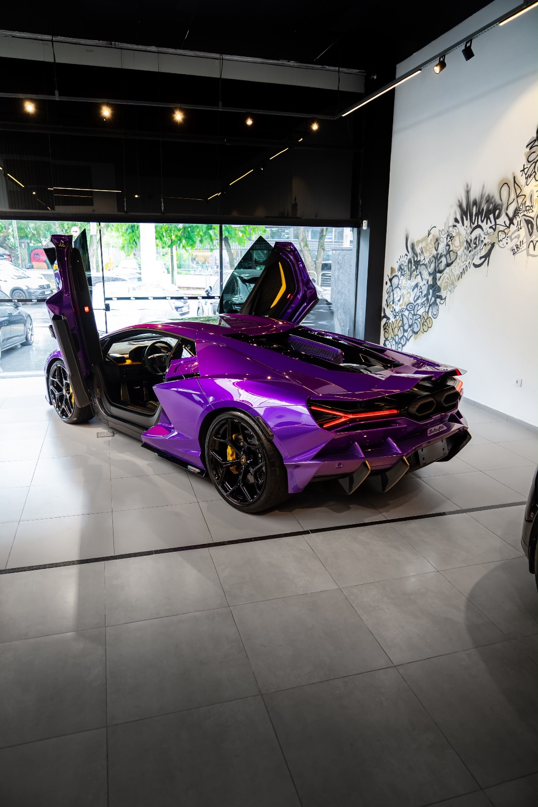 Lamborghini Revuelto 2024 Roxo — foto 5