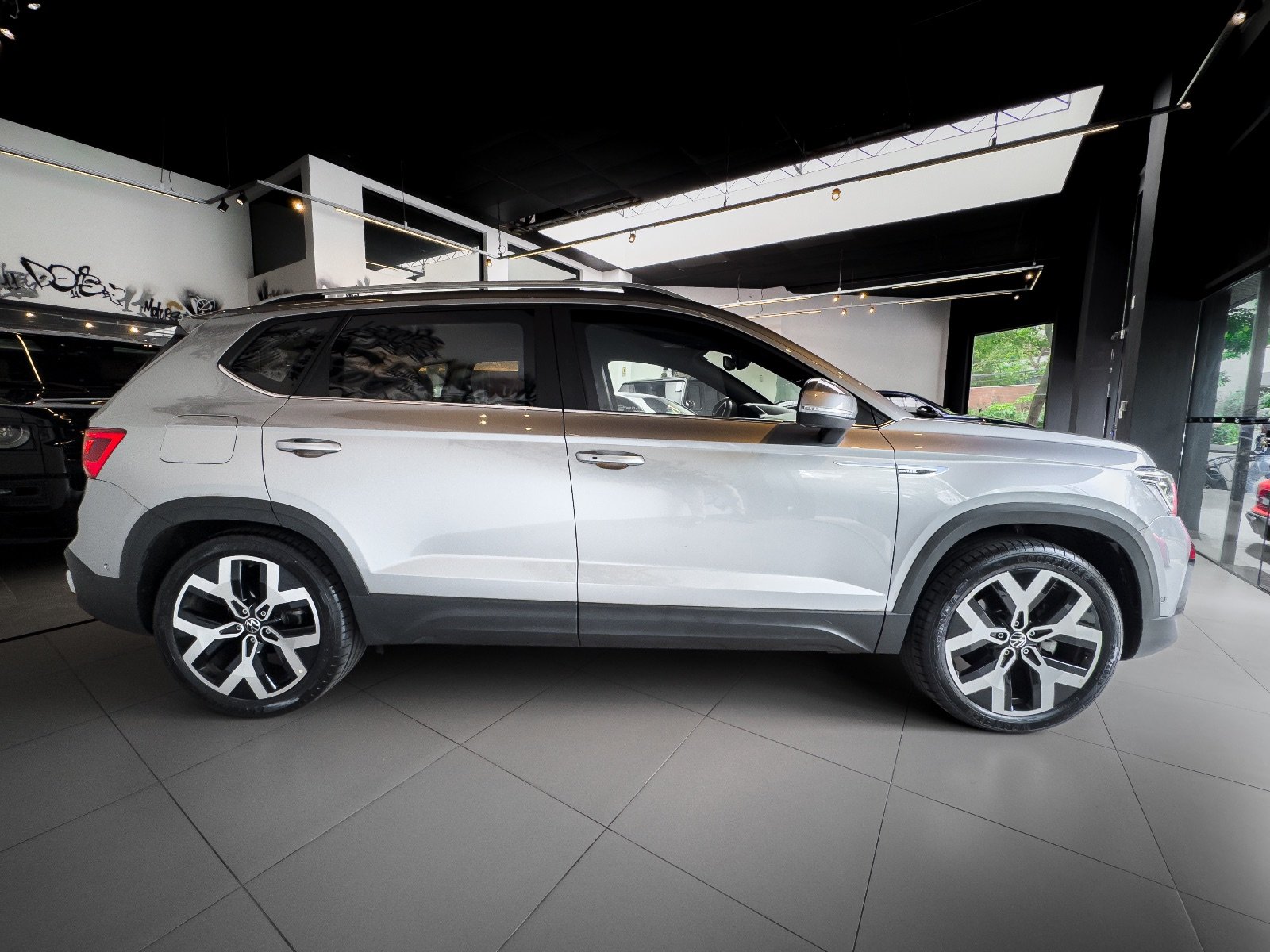 Volkswagen Taos Highline 2024 Cinza — foto 4