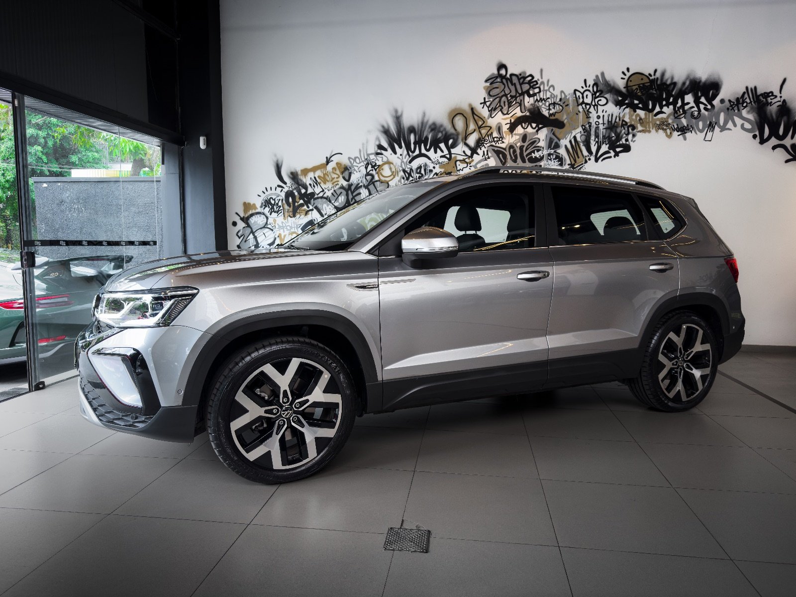 Volkswagen Taos Highline 2024 Cinza — foto 5