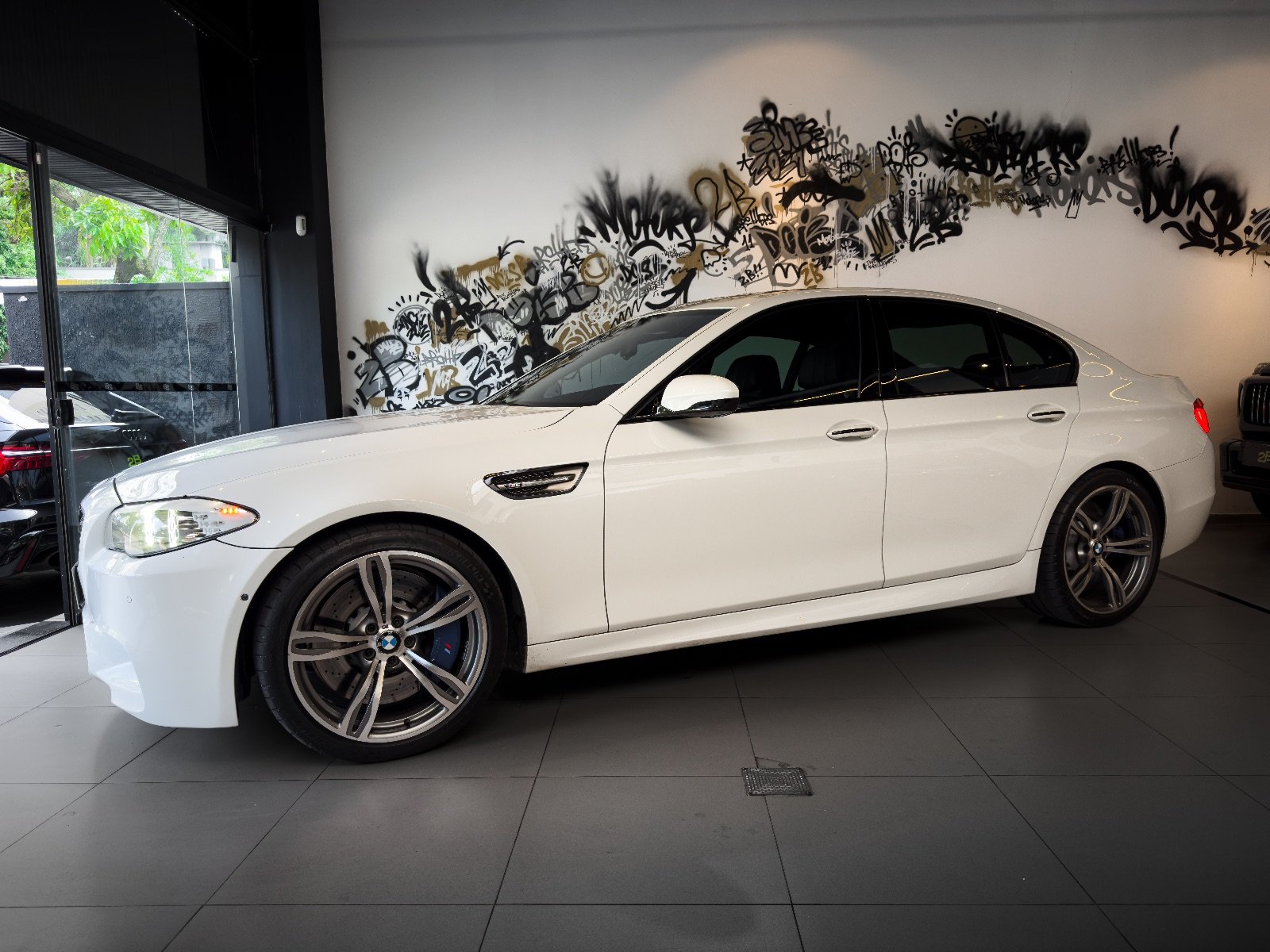 BMW M5 F10 2013 Branca — foto 5