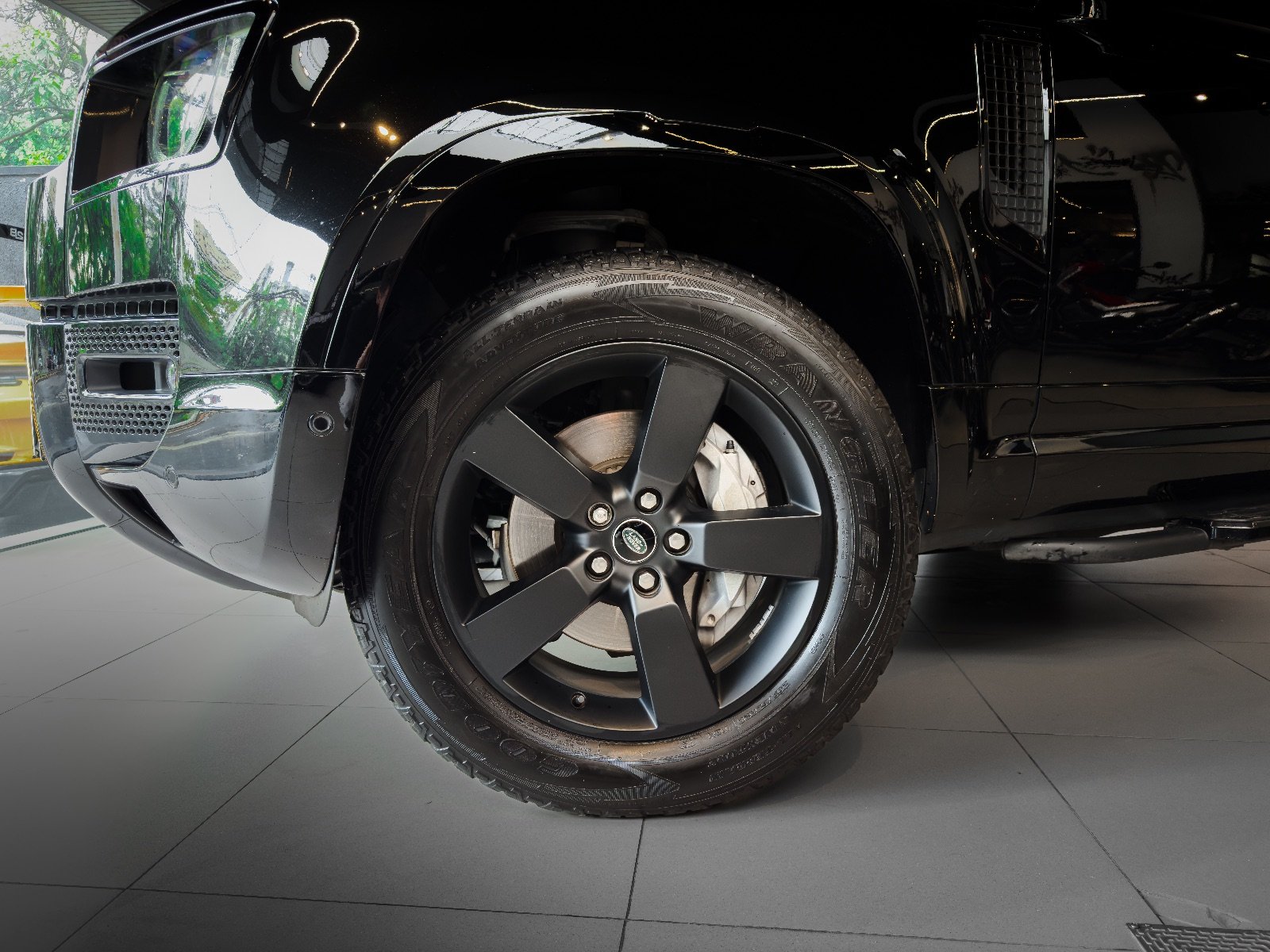 Land Rover Defender 90 D300 HSE 2023 Preto — foto 8