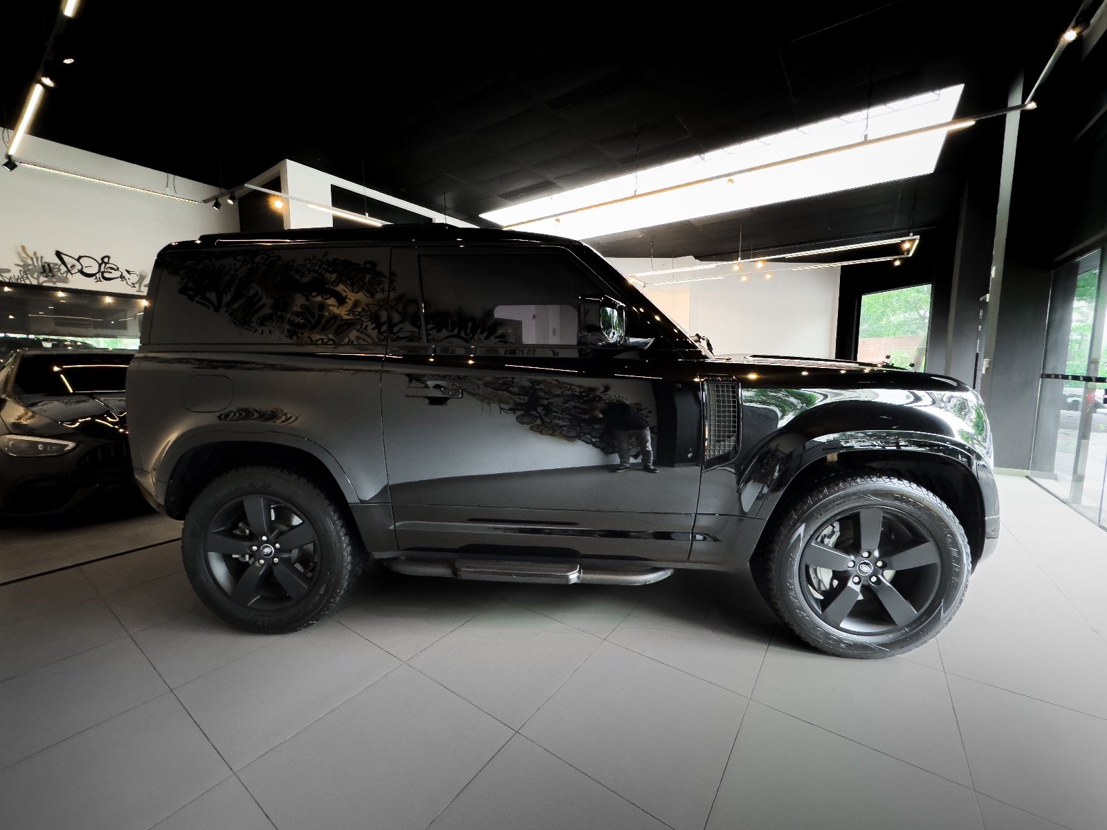 Land Rover Defender 90 D300 HSE 2023 Preto — foto 4