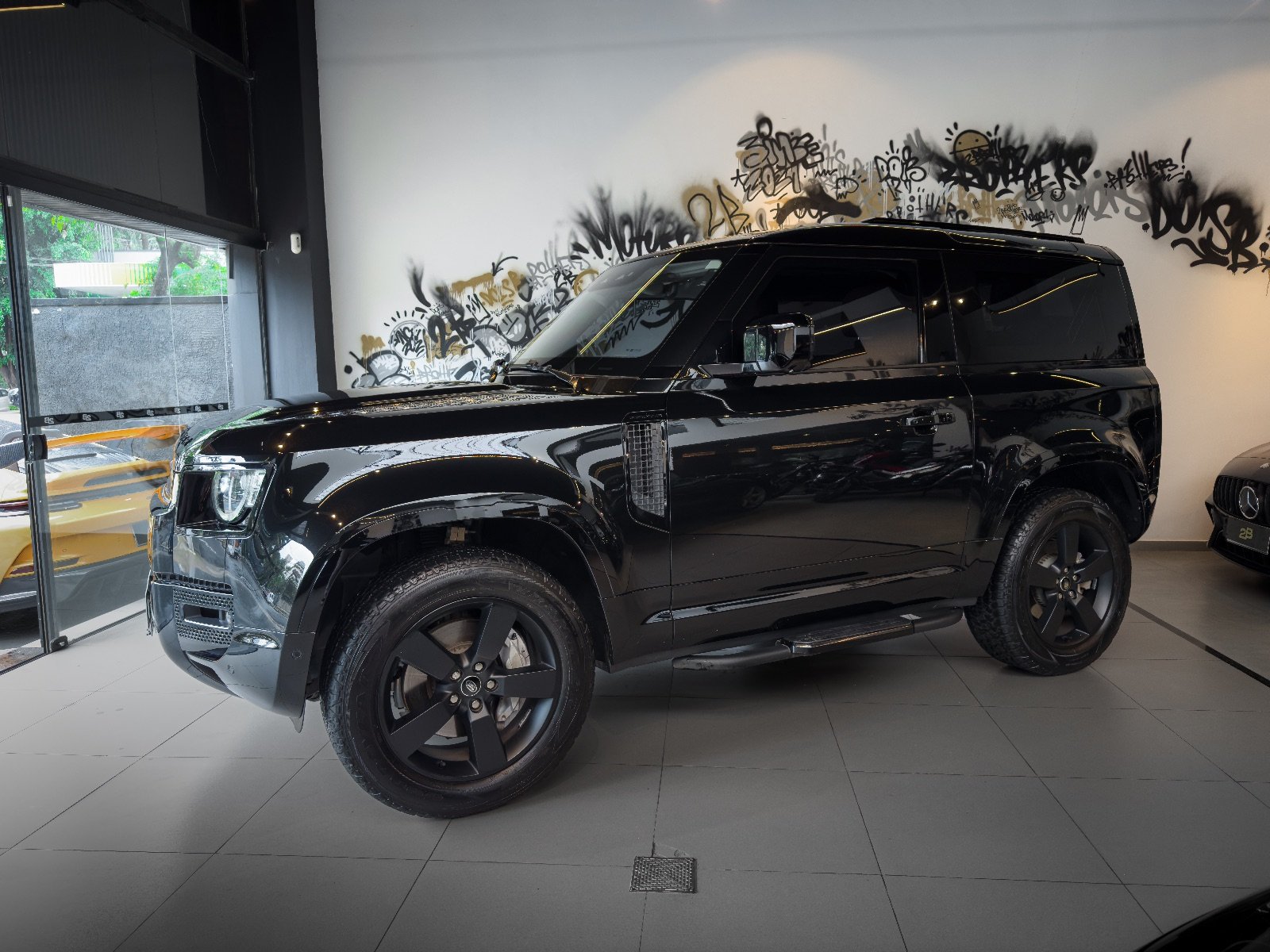 Land Rover Defender 90 D300 HSE 2023 Preto — foto 5