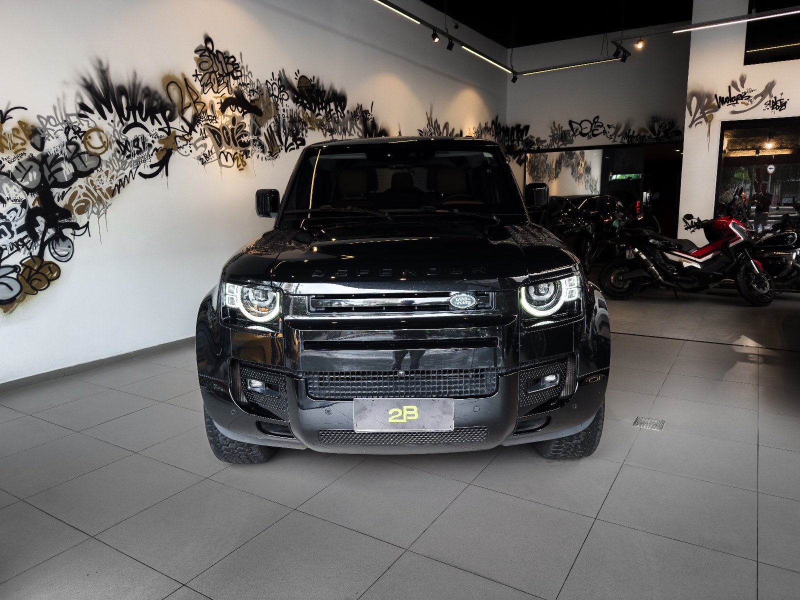 Land Rover Defender 90 D300 HSE 2023 Preto — foto 3