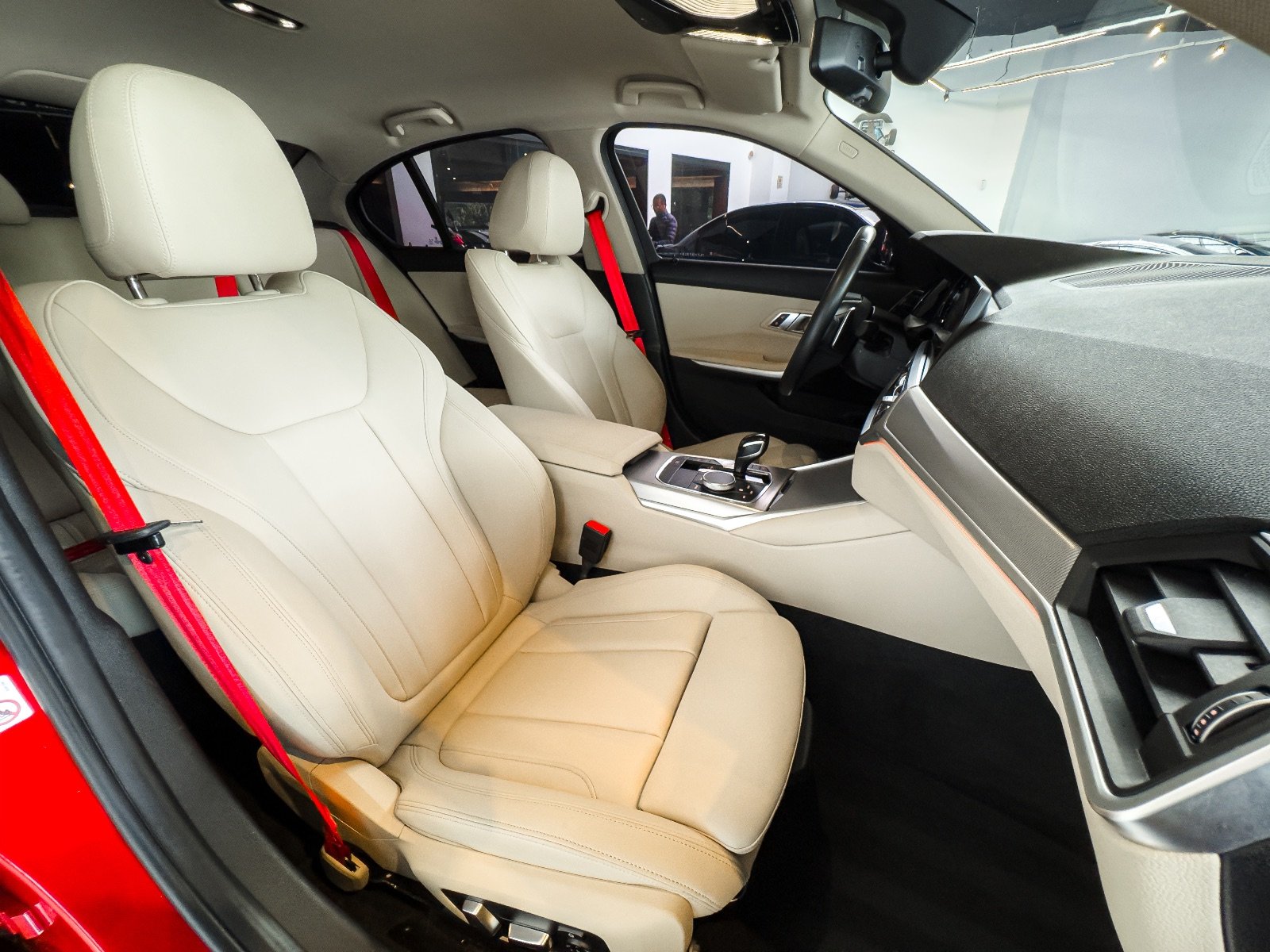 BMW 320i Sport 2020 Vermelha — foto 11