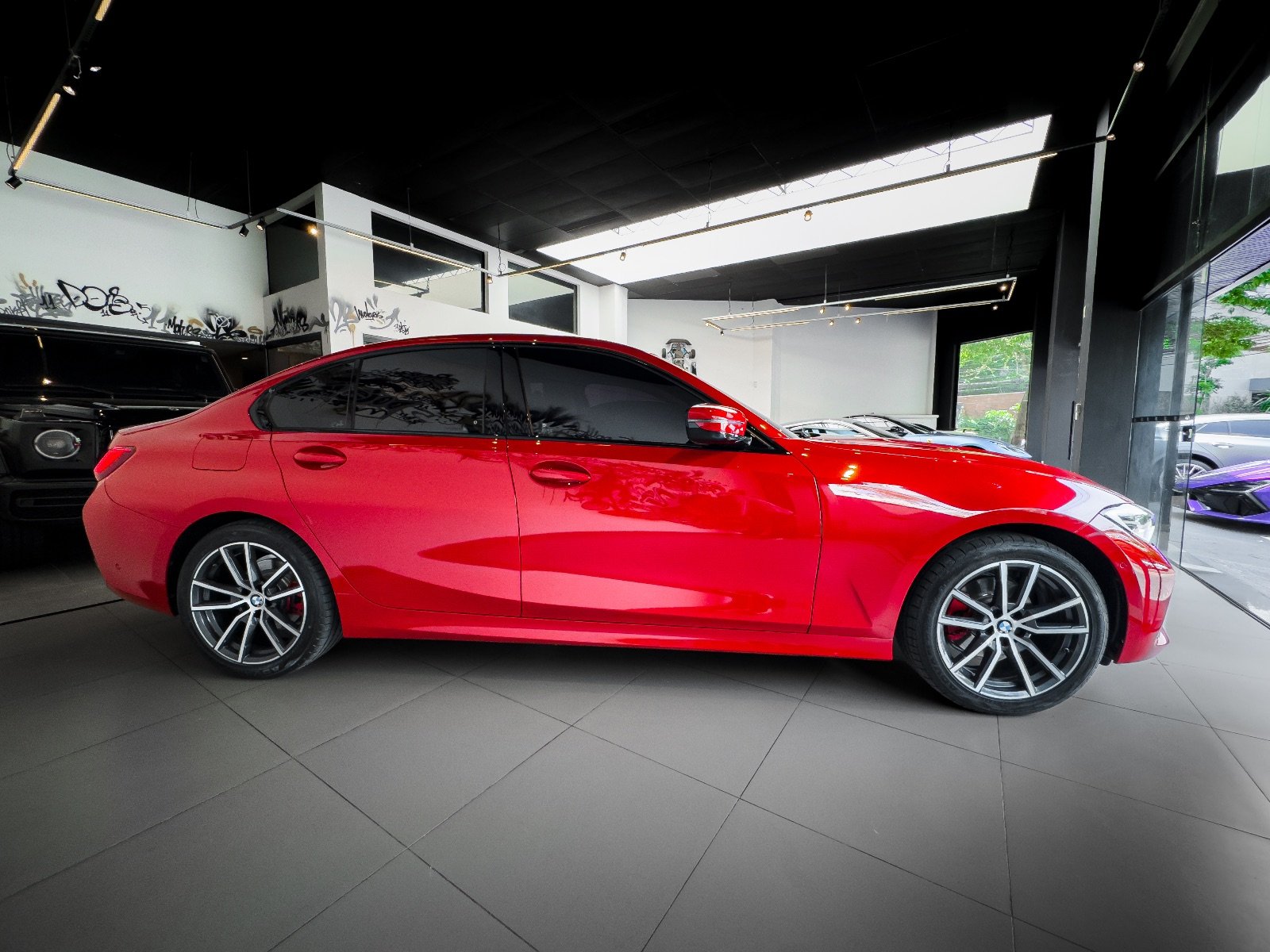 BMW 320i Sport 2020 Vermelha — foto 4