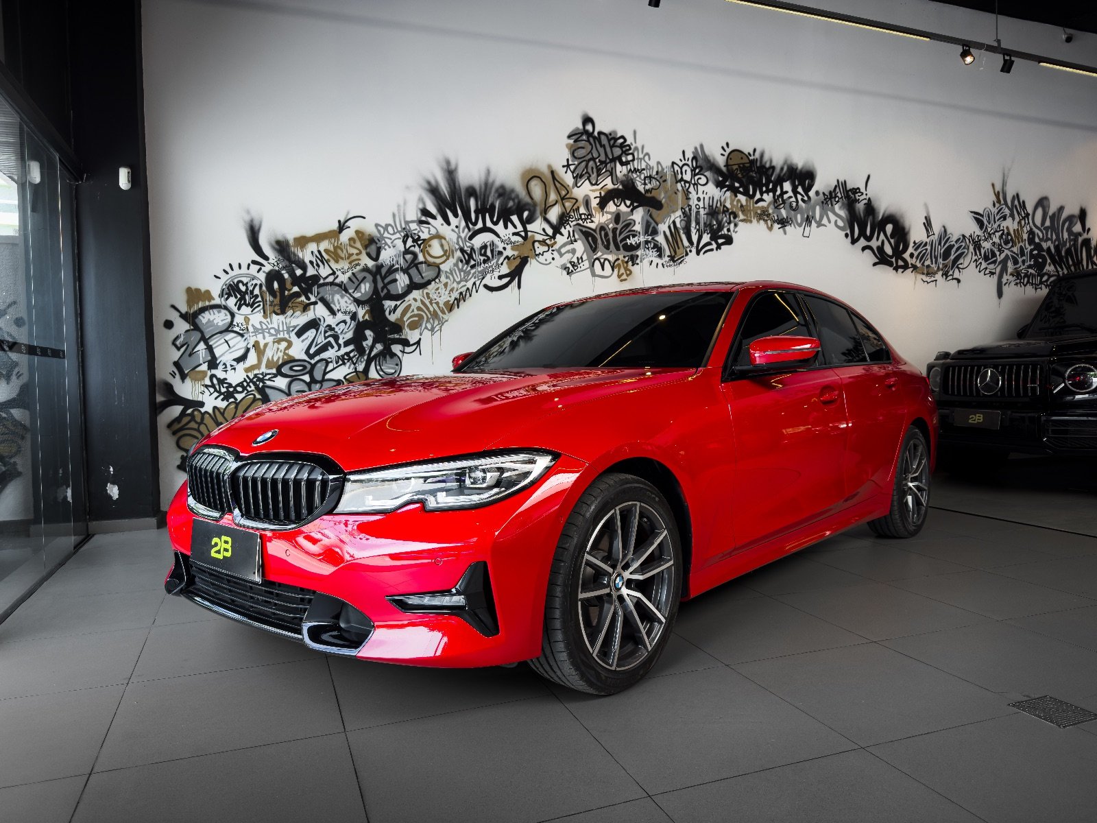 BMW 320i Sport 2020 Vermelha — foto 2