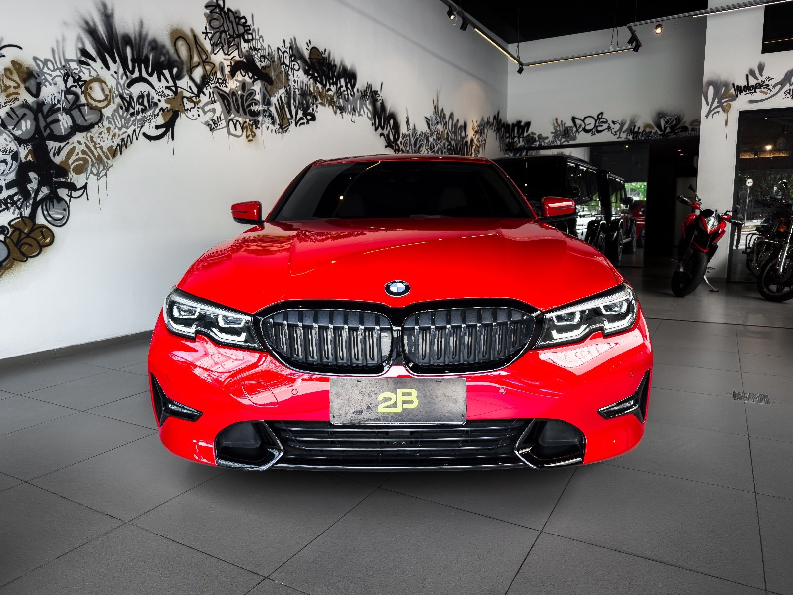 BMW 320i Sport 2020 Vermelha — foto 3