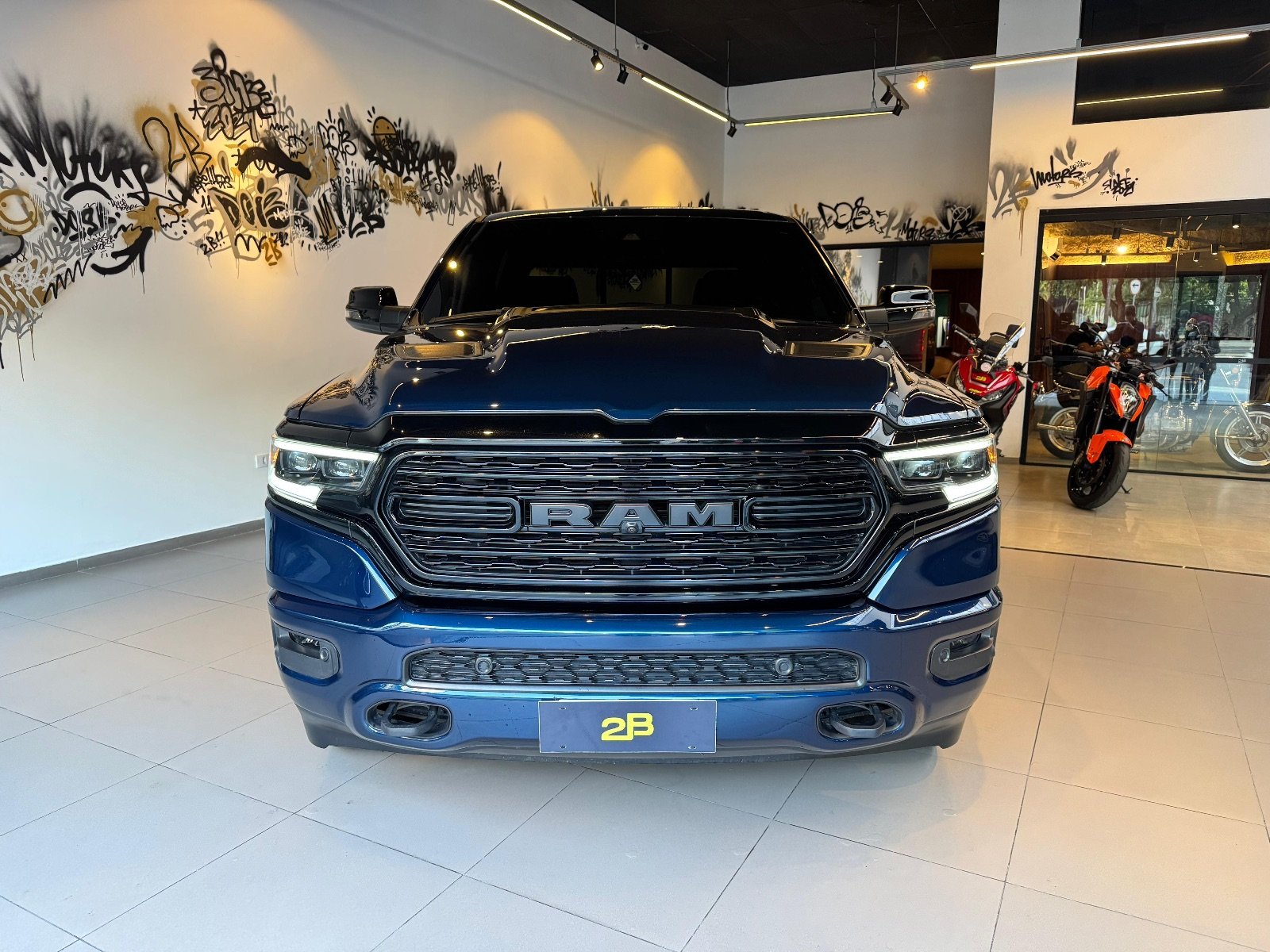 RAM 1500 Limited Night Edition 2023 Azul — foto 3