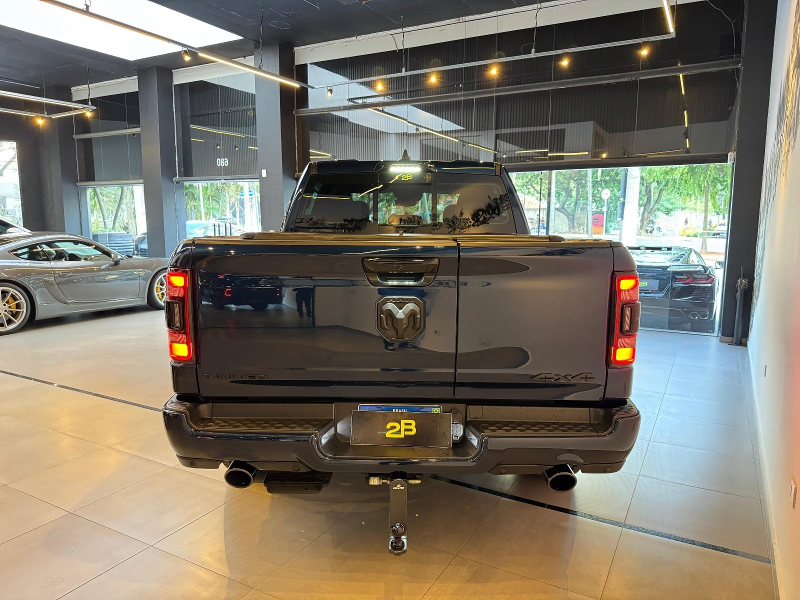RAM 1500 Limited Night Edition 2023 Azul — foto 7